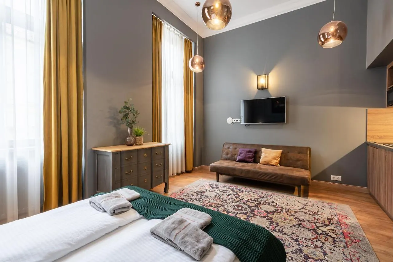 The Pearl Of The Heart Of Budapest Apartment