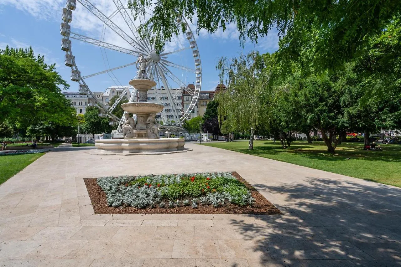 The Pearl Of The Heart Of Budapest 0*,