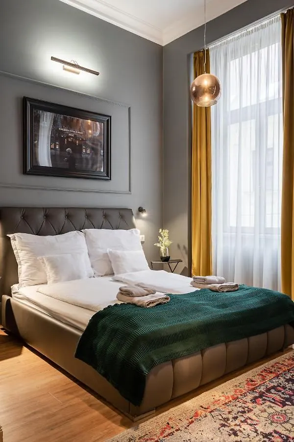The Pearl Of The Heart Of Budapest Apartment